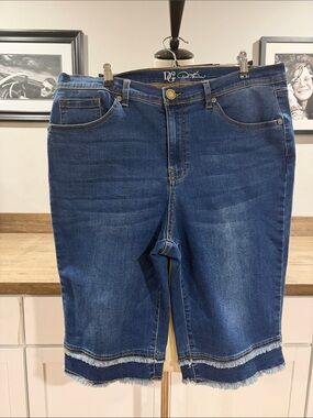DG2 by Diane Gilman Light Blue Denim Shorts with Gold Stitching size 16
